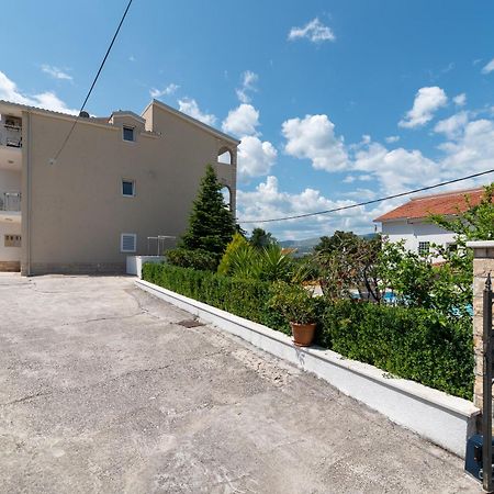 Apartments Brico - Heated Pool Trogir Exterior foto