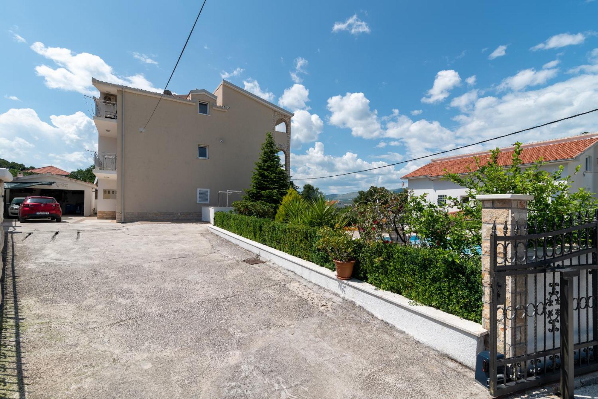 Apartments Brico - Heated Pool Trogir Exterior foto