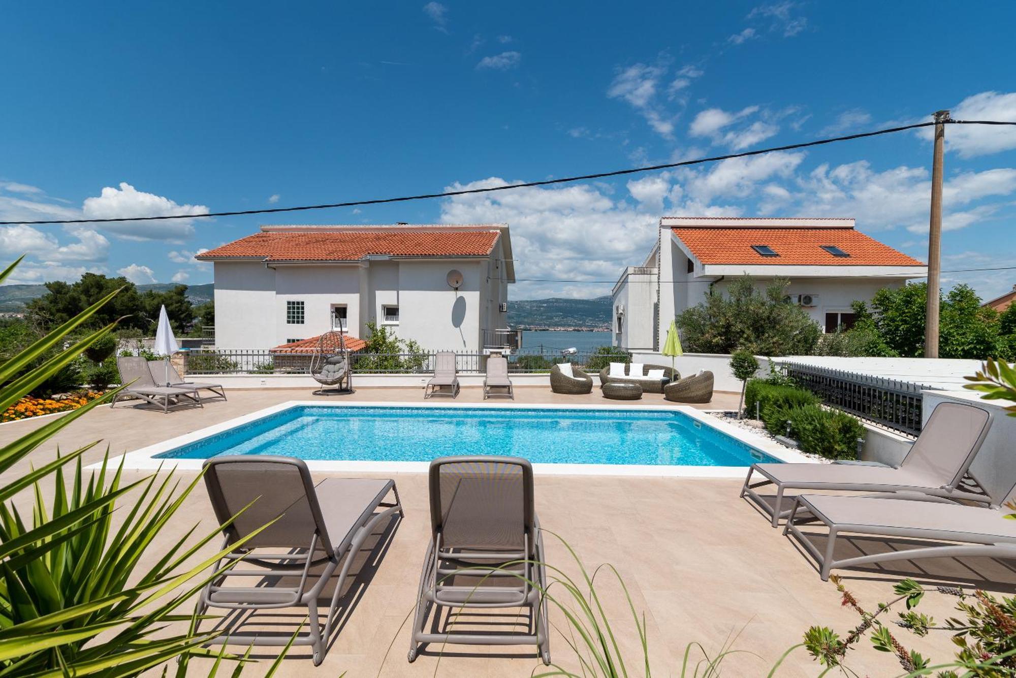 Apartments Brico - Heated Pool Trogir Exterior foto