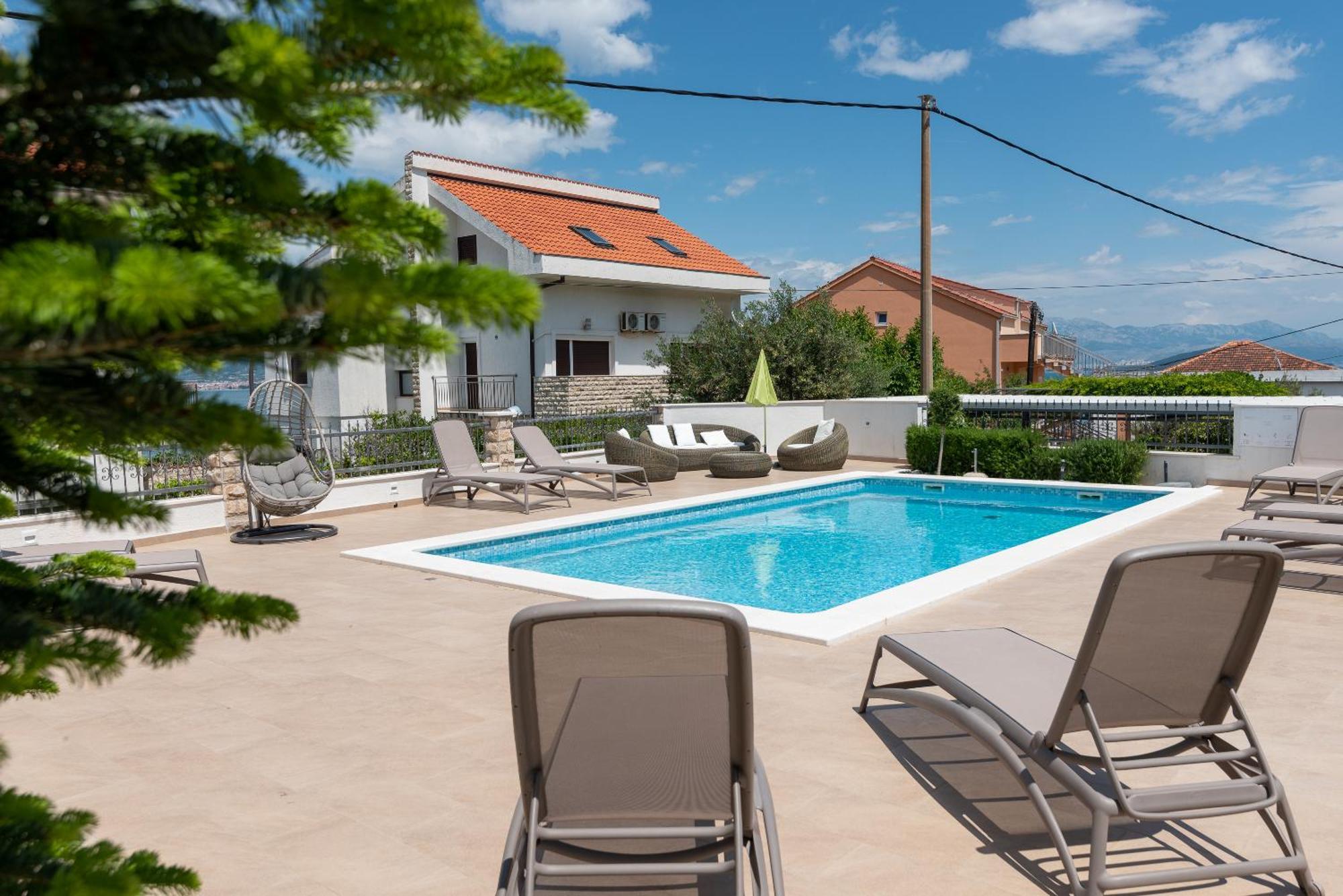Apartments Brico - Heated Pool Trogir Exterior foto
