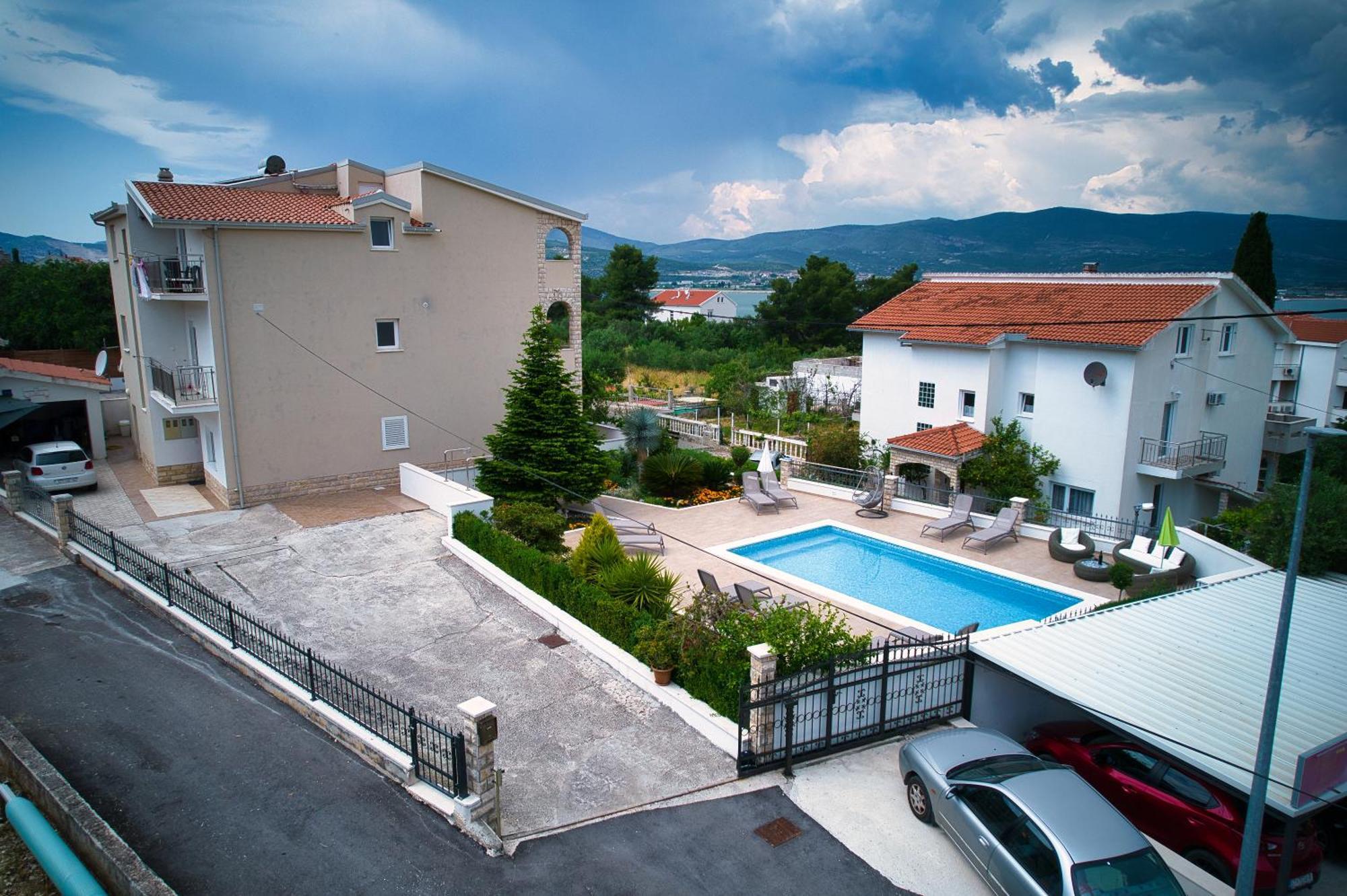Apartments Brico - Heated Pool Trogir Exterior foto